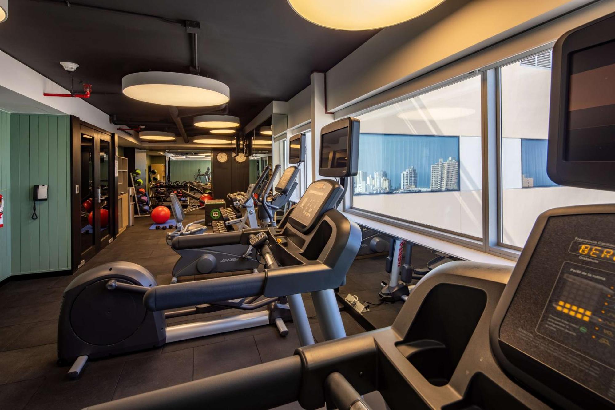 Hilton Garden Inn Lima Miraflores Exterior photo